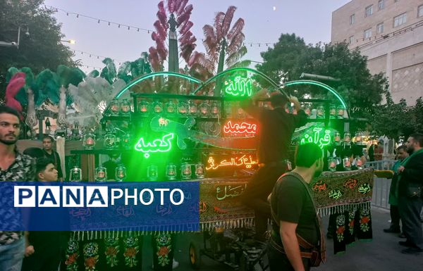 سیل عظیم زائران و مجاوران حرم امام رضا (ع) در روز آغاز امامت حضرت مهدی (عج)