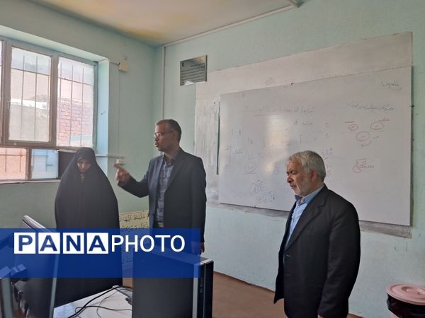 بازدید مدیر اداره آموزش و پرورش خلیل آباد از  کلاس‌های اوقات فراغت