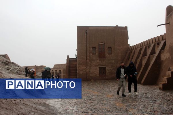 ارگ باران زده و بویِ نم کوچه‌های کاهگلی