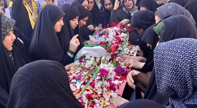 استقبال دانش آموزان مدرسه معارف از شهید گمنام