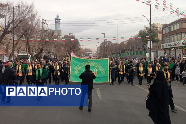 حضور اقشار مختلف مردم شهرری در راهپیمایی ۲۲ بهمن