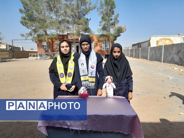 اجرای نمایش عروسکی به مناسبت هفته تربیت بدنی در دبیرستان مادرمهربان خلیل آباد