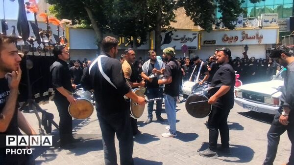 اولین ظهر عاشورا پس از شهادت رهبر امت