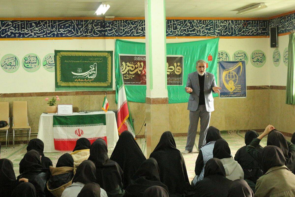 مدرسه حضرت معصومه میزبان نشست تخصصی هدایت تحصیلی دانش‌آموزان پایه نهم