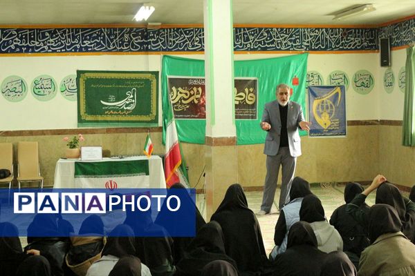 مدرسه حضرت معصومه میزبان نشست تخصصی هدایت تحصیلی دانش‌آموزان پایه نهم