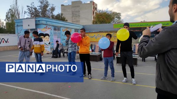 آشنا شدن دانش‌آموزان مدرسه فرزانگان با انواع آسیب‌های اجتماعی 