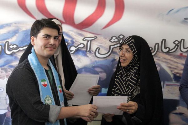 دیدار نماینده مردم ساری و میاندرود در مجلس شورای اسلامی با دانش‌آموزان مازندران