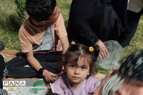 دست‌های کوچک نوآموزان در انتظار بدرقه‌ای بزرگ
