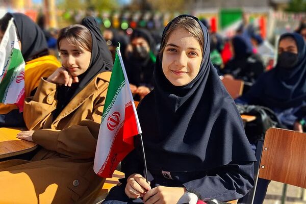 طنین زنگ انقلاب در مدرسه فرزانگان شهرستان باشت
