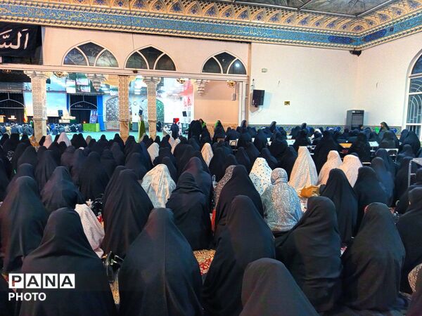 نماز جماعت همزمان با اربعین رهبر شهید انقلاب اسلامی