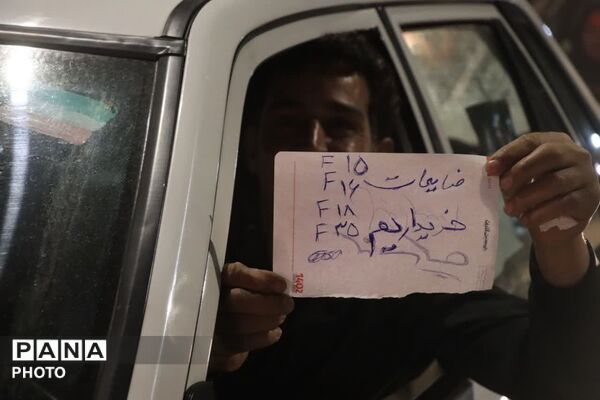 حضور حماسی شبانه مردم همدان در تجمعات انقلابی