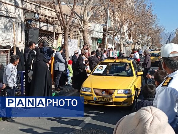 رژه موتوری و ماشینی به مناسبت ۱۲ بهمن در کاشمر