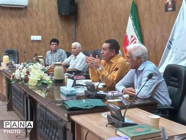 جلسات هفتگی پیشکسوتان فرهنگی در دبیرستان خیام