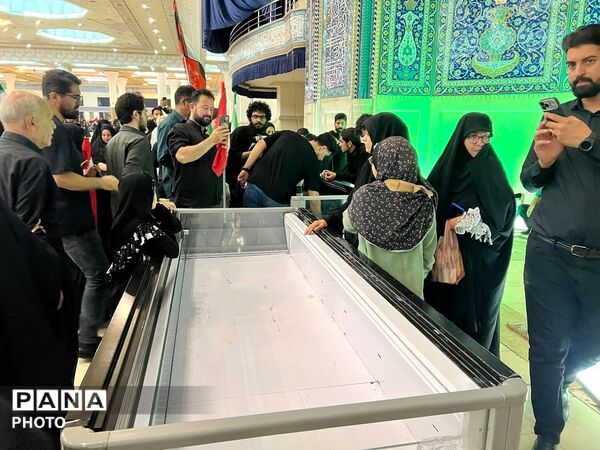 وداع حماسی مردم با شهدای وطن در مصلای تهران