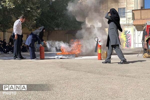 آموزش ایمنی و اطفای حریق به هنرجویان هنرستان هجرت ورامین