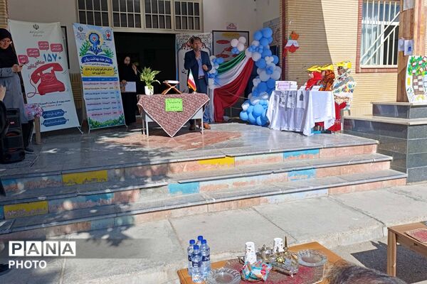 آیین گرامیداشت هفته بهداشت روان و تقدیر از همیاران مشاور در دبیرستان دخترانه رضوان برگزار شد