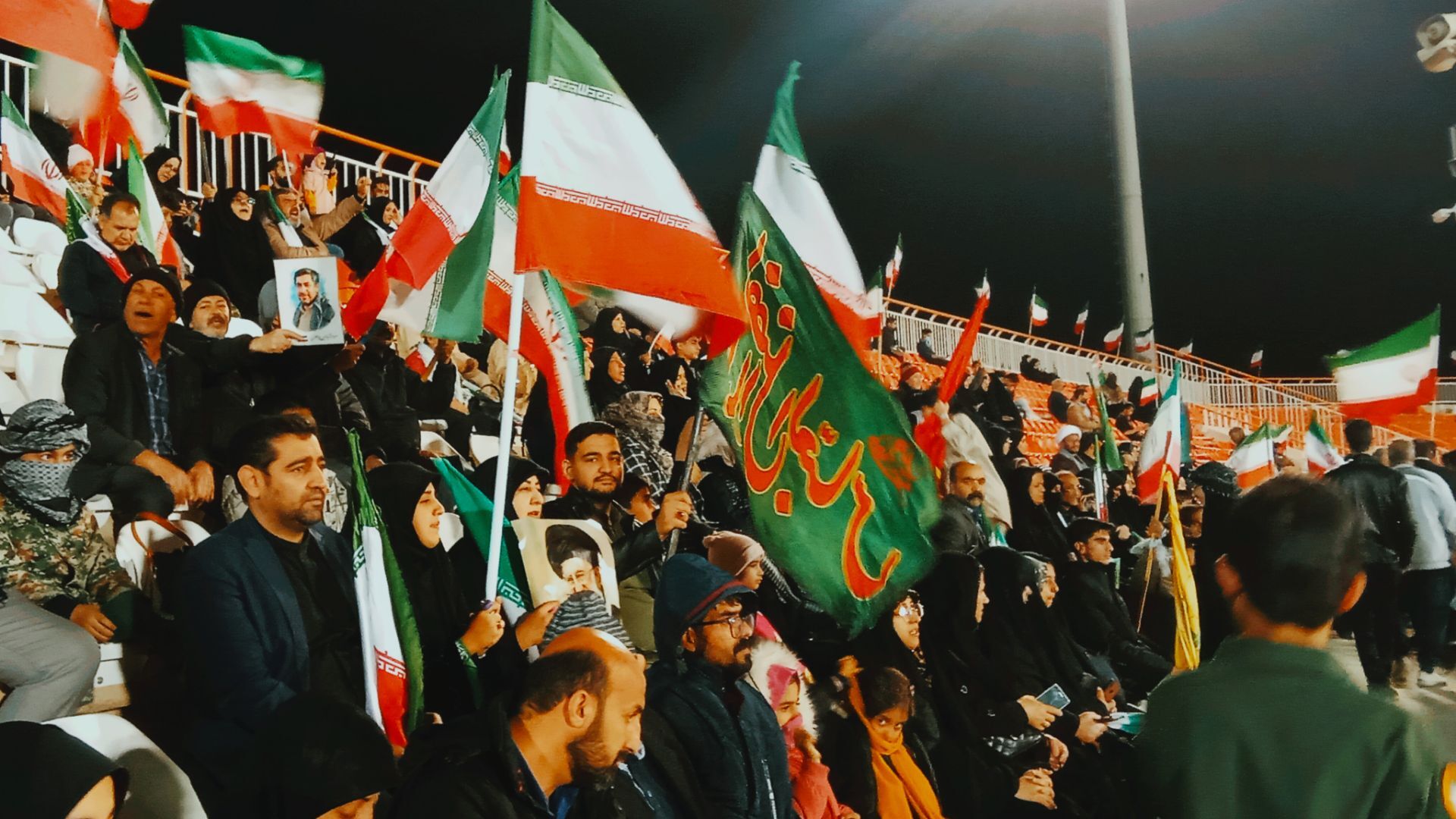 نوای همبستگی در ورزشگاه شهید باهنر کرمان