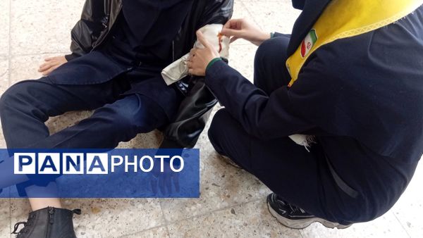 زمین لرزید ، اما دانش آموزان ۱۳ آبان استوار ایستادند