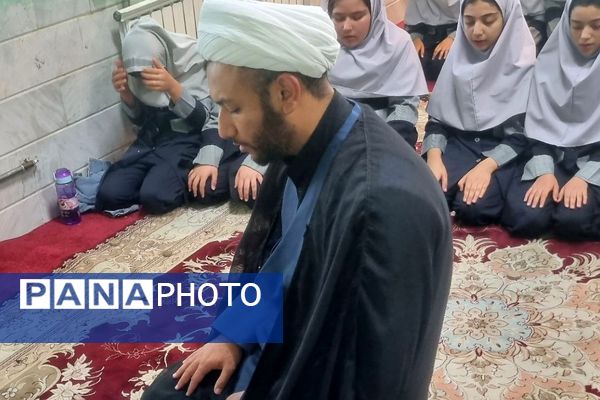 برگزاری مراسم به مناسبت ایام فاطمیه در دبستان راهیان نور ناحیه دو شهرری 