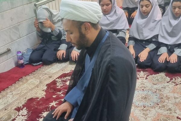 برگزاری مراسم به مناسبت ایام فاطمیه در دبستان راهیان نور ناحیه دو شهرری 