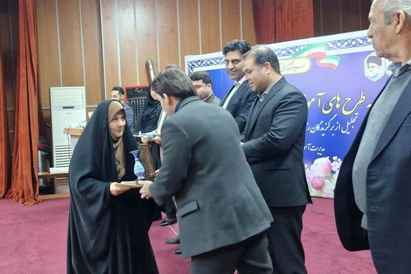 آیین تجلیل و اختتامیه طرح‌های آموزشی معاونت آموزش متوسطه و برگزیدگان رتبه‌های برتر آموزشی در قرچک