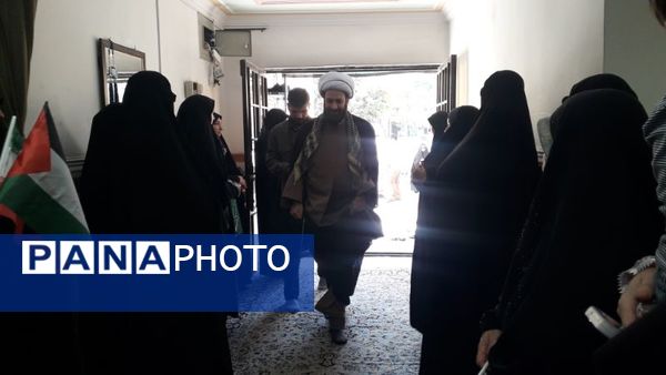 دانش‌آموزان هنرستان فاطمیه از شهید گمنام استقبال کردند