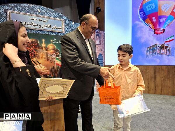 درخشش دانش‌آموزان منطقه ۳ در اختتامیه استانی جشنواره فرهنگی و هنری «امید فردا»