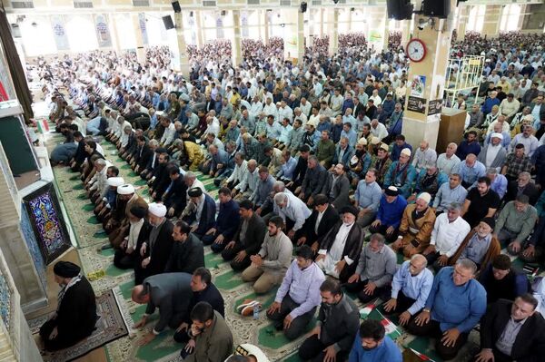 حضور مردم غیور خرم آباد در راهپیمایی و نماز جمعه خشم و نصر