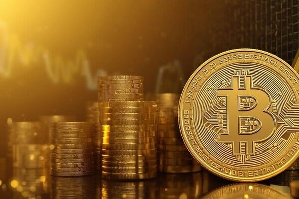 استاندارد چارترد روی پیش‌بینی قیمت ۱۰۰ هزار دلاری بیت‌کوین پابرجا ماند