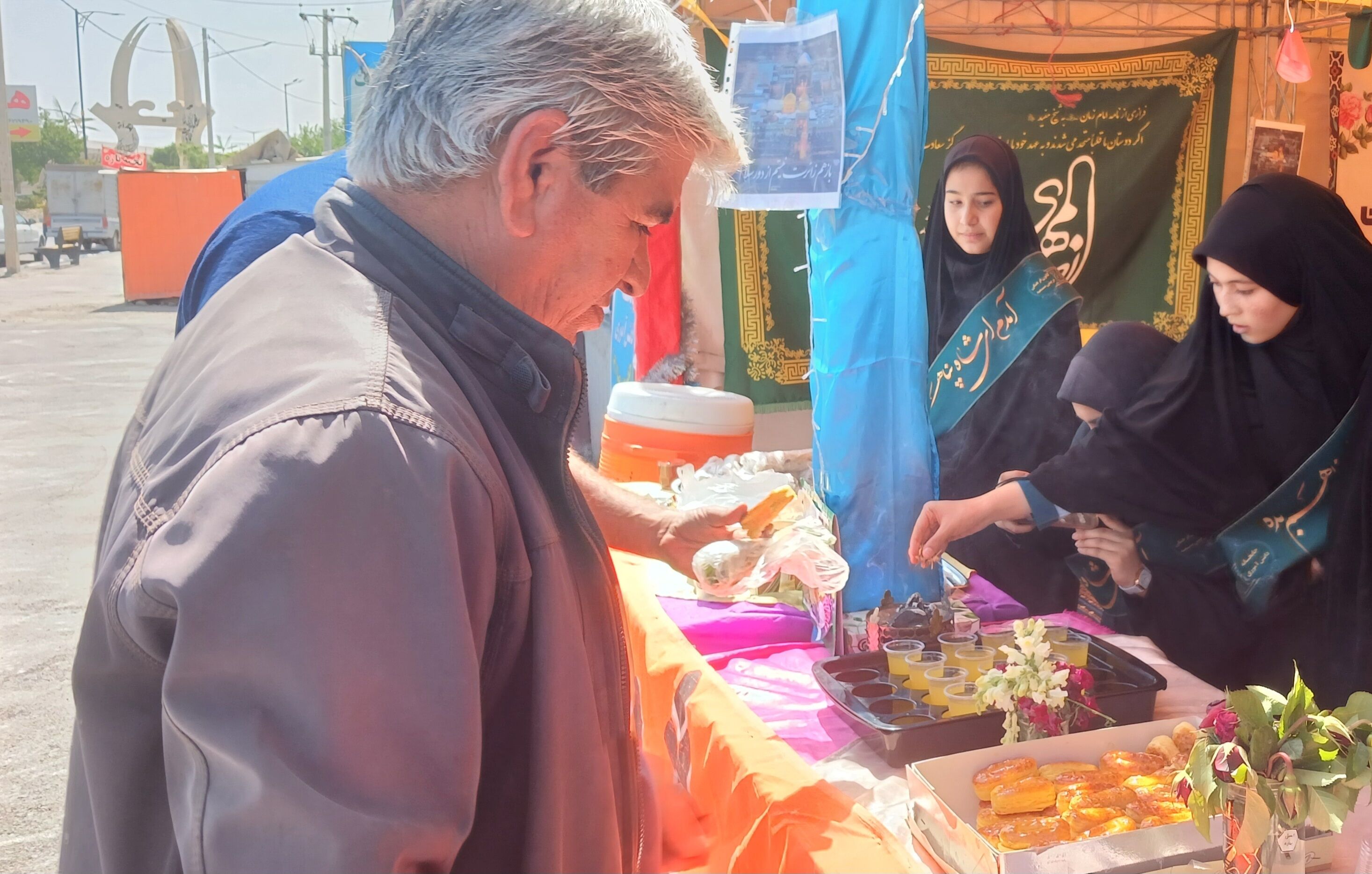 همکاری خادمیاران مدرسه فاطمیه با چایخانه دانش‌آموزی حضرت رضا (ع) در شیروان