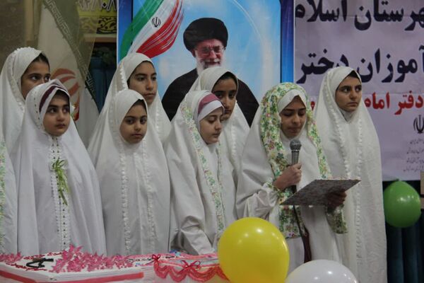 جشن تکلیف دانش‌آموزان دختر اسلام آباد غرب