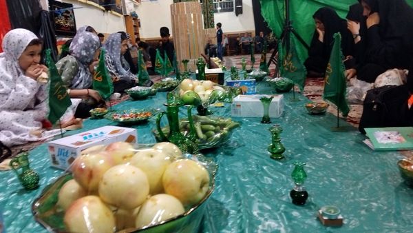 برپایی سفره حضرت‌رقیه (س) در شهر وردنجان
