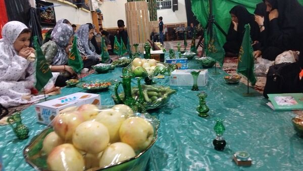 برپایی سفره حضرت‌رقیه (س) در شهر وردنجان