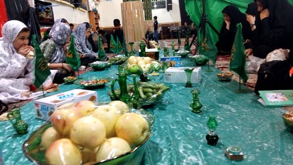 برپایی سفره حضرت‌رقیه (س) در شهر وردنجان
