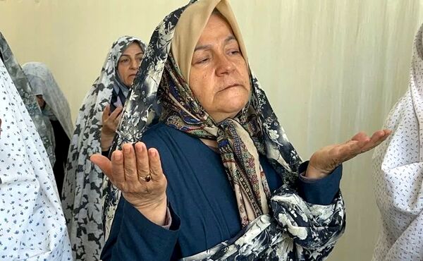 شکوه بندگی در نماز عید فطر گلوگاه