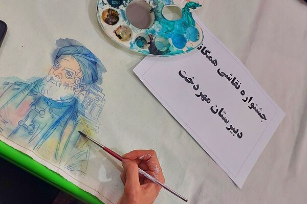 نمایشگاه هنری دانش آموزان در دبیرستان مهردخت 