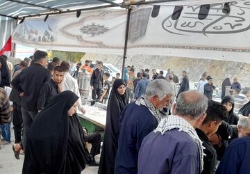 پذیرایی از زائران اباعبدالله الحسین (ع) در آخرین روز برپایی مواکب شهرستان هلیلان