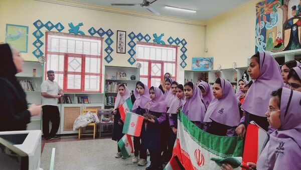جشن دهه فجر با نقاشی‌های خلاقانه دانش‌آموزان پایه پنجم در کانون پرورشی تفت