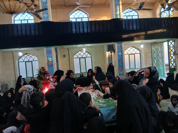 استقبال از شهید گمنام در مسجد امام حسین مجتبی (ع) محله سید میرزا