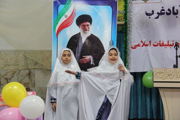 جشن تکلیف دانش‌آموزان دختر اسلام آباد غرب