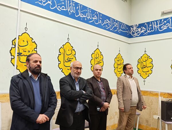 همخوانی سرود «ایرانمون» در دبیرستان حضرت معصومه (س) ناحیه 4 کرج 