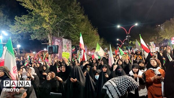 سی و دو شب مقابله؛ جمعیت پرشور تر از هر شب