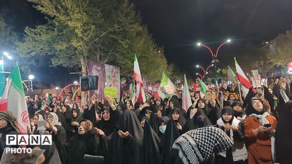 سی و دو شب مقابله؛ جمعیت پرشور تر از هر شب