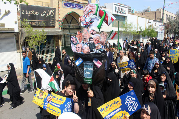 حضور عزتمندانه مردم قم در راهپیمایی آخرین جمعه ماه رمضان