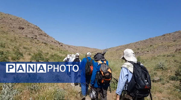 کوه‌پیمایی پیشکسوتان قم در آستانه سالگرد ارتحال حضرت امام(ره)