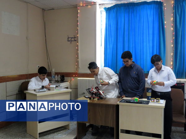 نمایشگاه علمی، پژوهشی وهنری فرداد در دبیرستان باهنر