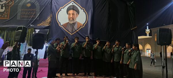 چهلمین روز رهبر شهید؛ غرفه خبرگزاری پانا در حرم مطهر رضوی میزبان زائران 
