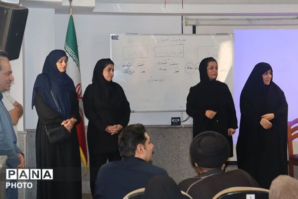 برپایی جلسه انجمن اولیا و مربیان در دبیرستان شهید بهشتی ناحیه دو شهرری 