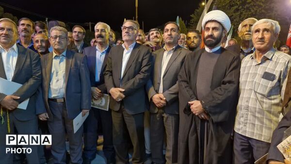 موج ۱۷۲ اجتماع شبانه مردم دلفان با تجلیل از ۲۲ خانواده آزاده
