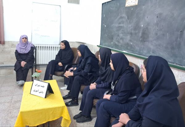 جلسه شورای دانش آموزی فاطمیه؛ از پیشنهاد تا اجرا